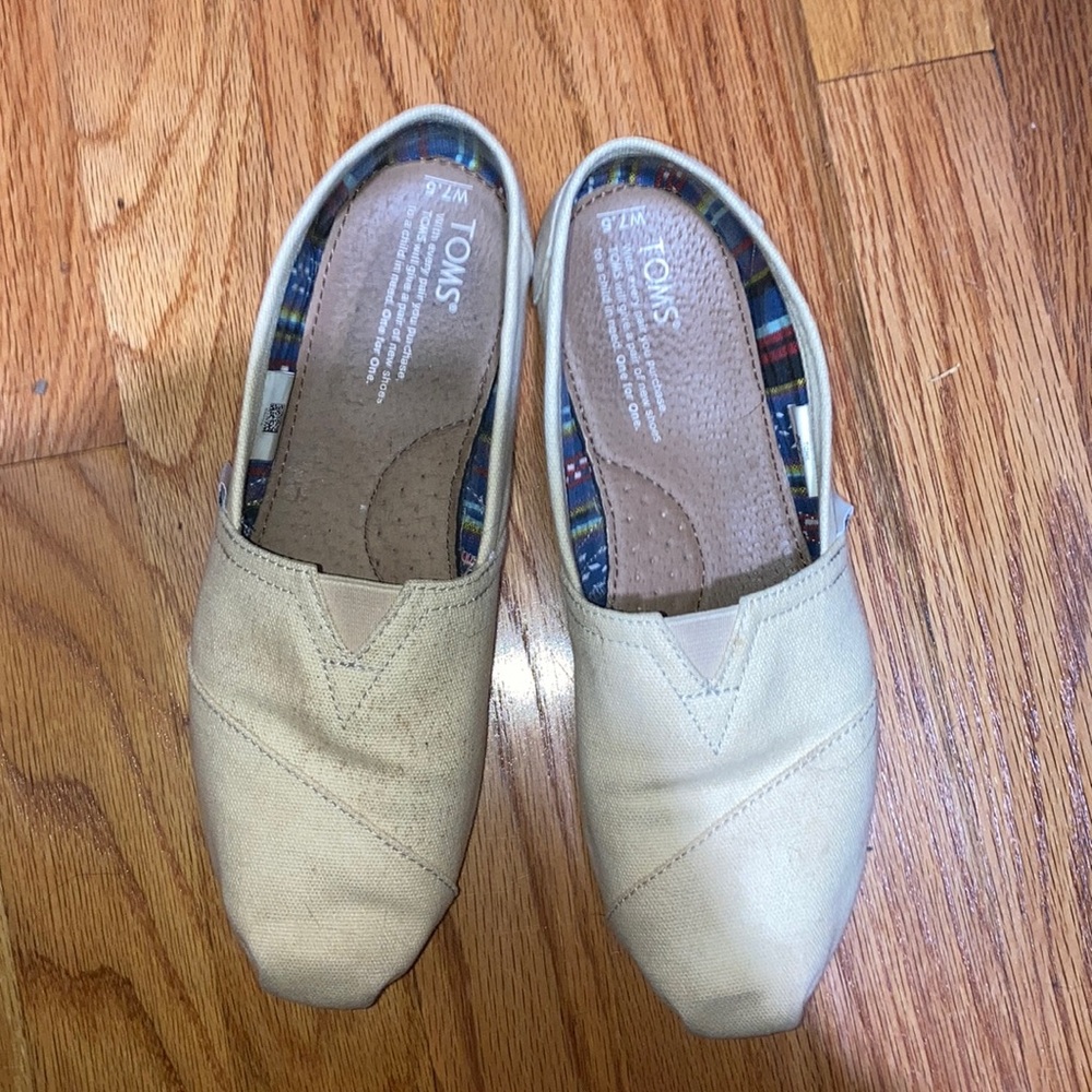 TOMS - Picture 2 of 6